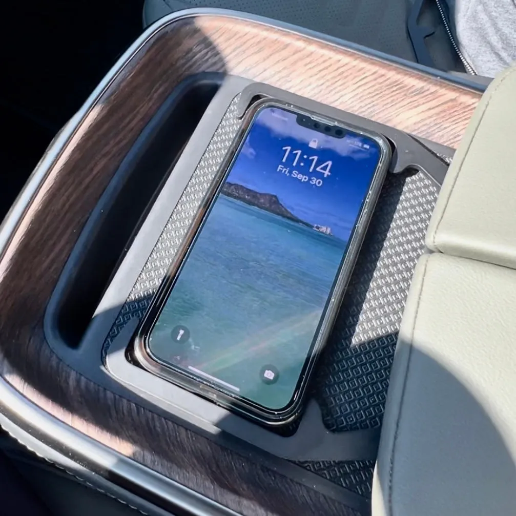 2022-2023 RIVIAN R1T/R1S WIRELESS CHARGER PHONE GUIDE