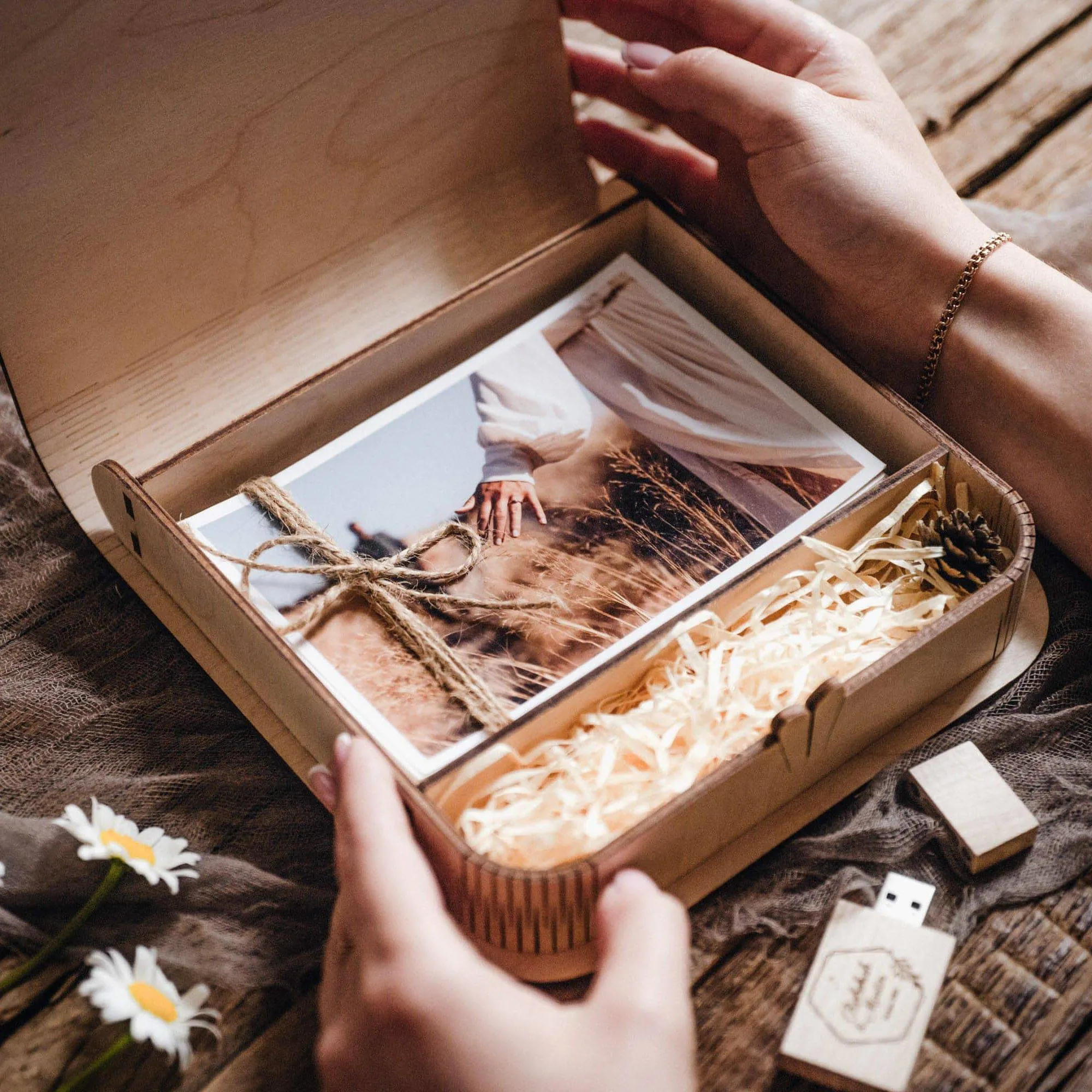 Engraved Wooden Box with for Wedding Photo Box with USB Drive