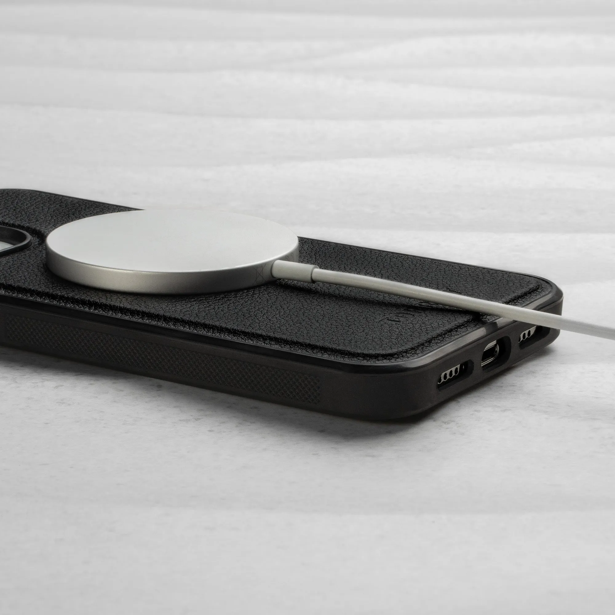 iPhone 14 Pro Leather Bumper Case with Detachable Folio (MagSafe Charging)